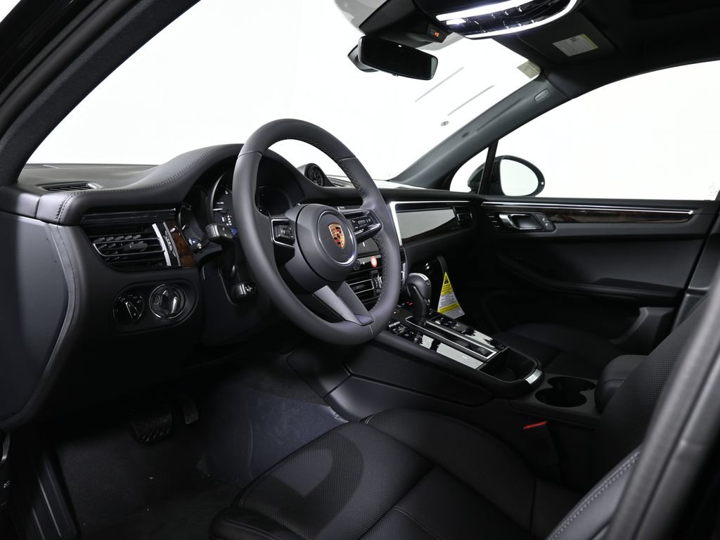 New 2026 Porsche Macan AWD/4WD image 4