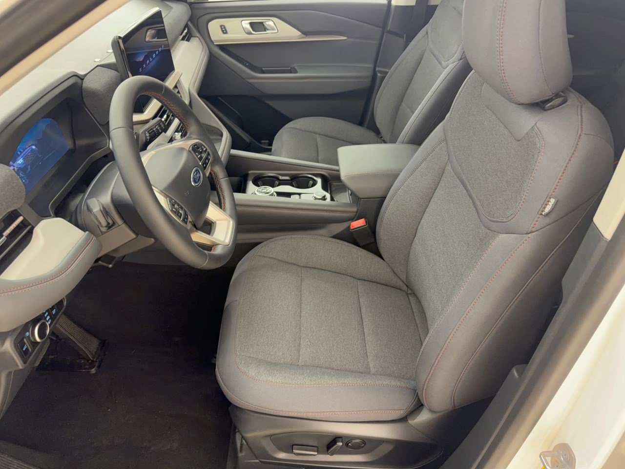 Used 2026 Ford Explorer Active RWD image 5