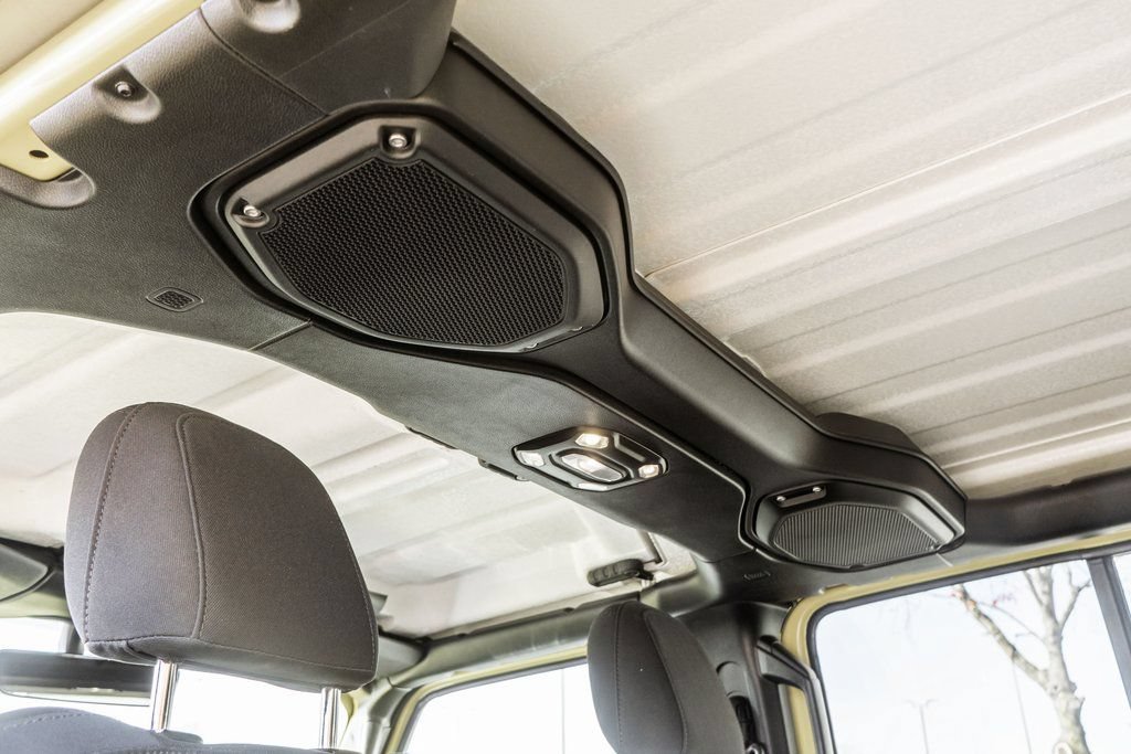 Used 2023 Jeep Wrangler Unlimited Sahara AWD/4WD image 28