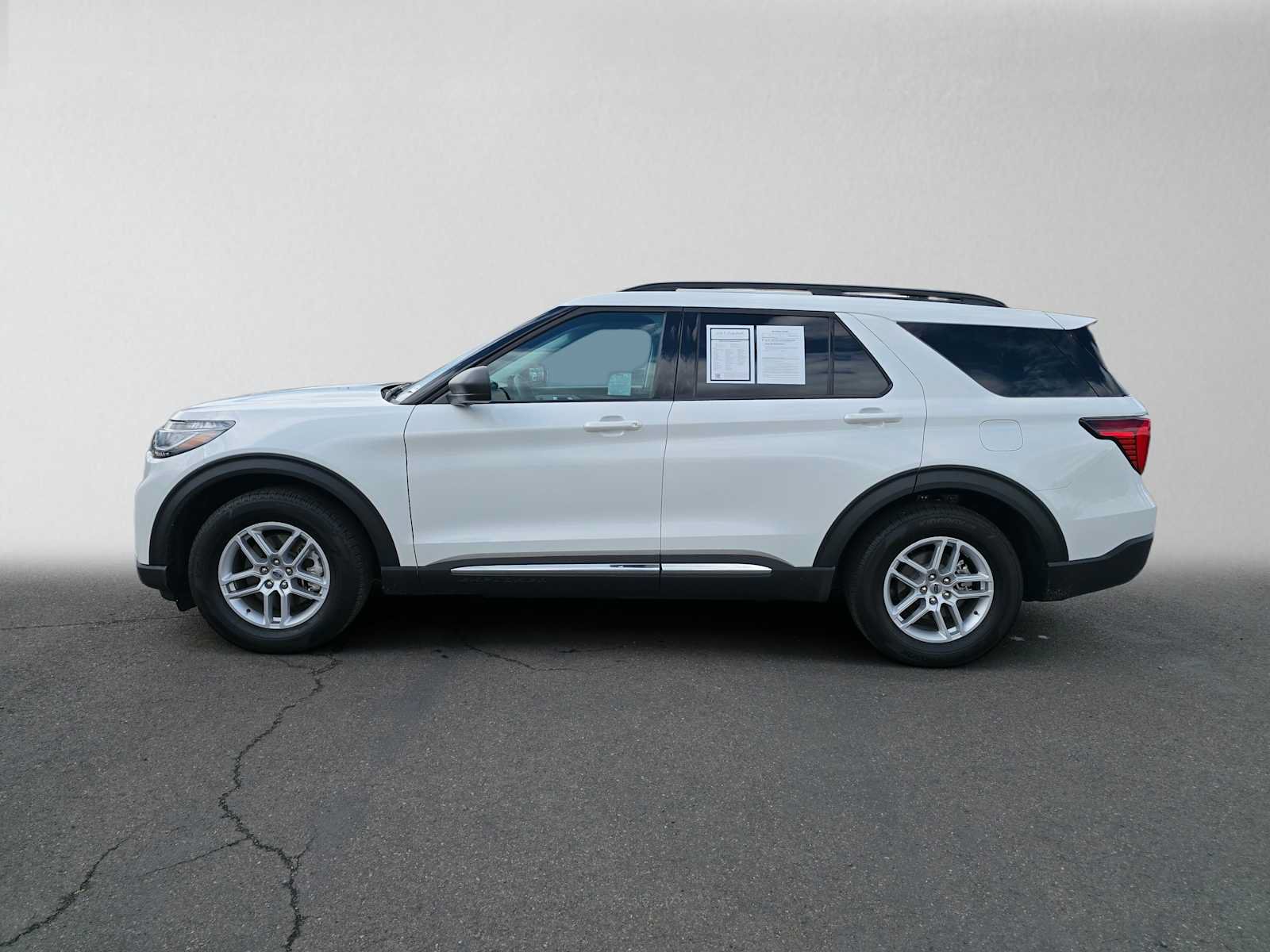 Used 2025 Ford Explorer Active w/ Active Comfort Package RWD image 6