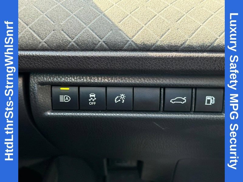 Used 2025 Toyota Camry XLE FWD image 29