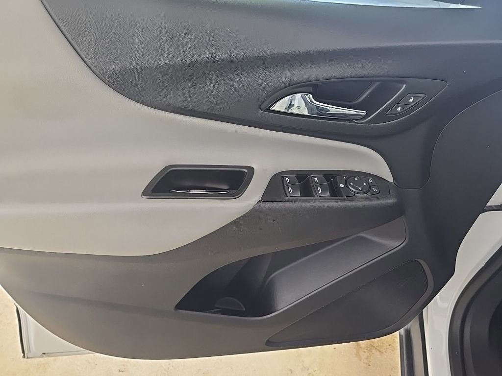 Used 2021 Chevrolet Equinox LS image 18