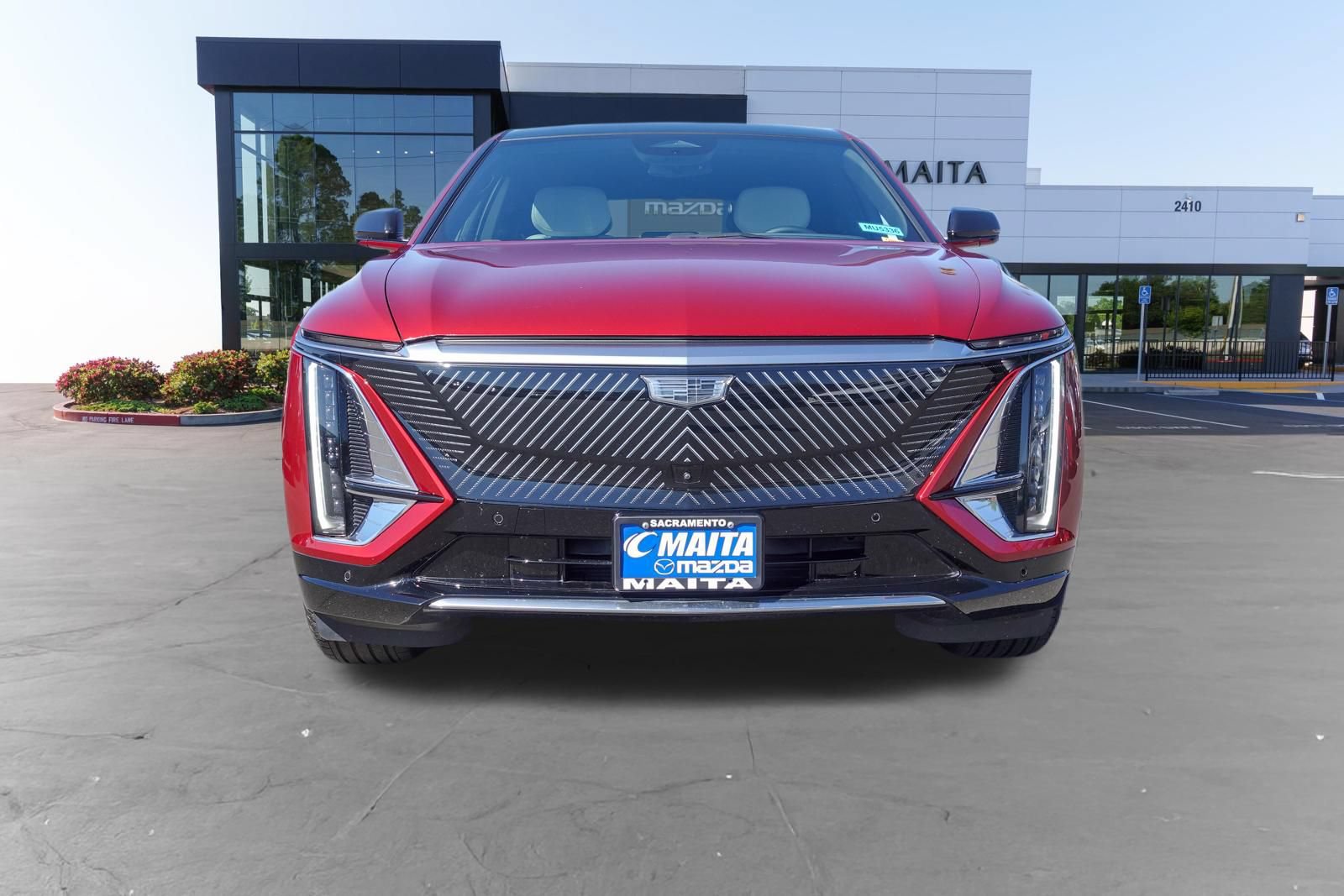 Used 2024 Cadillac Lyriq Luxury w/ LPO, Floor Liner Package RWD image 8
