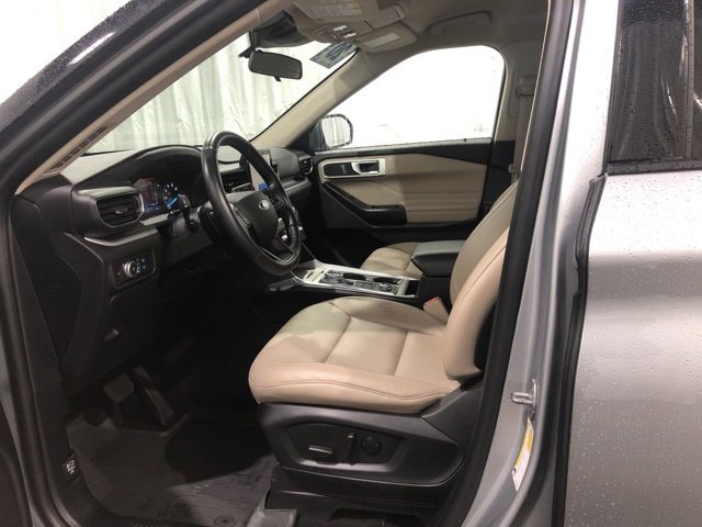 Used 2020 Ford Explorer XLT w/ Equipment Group 202A image 6