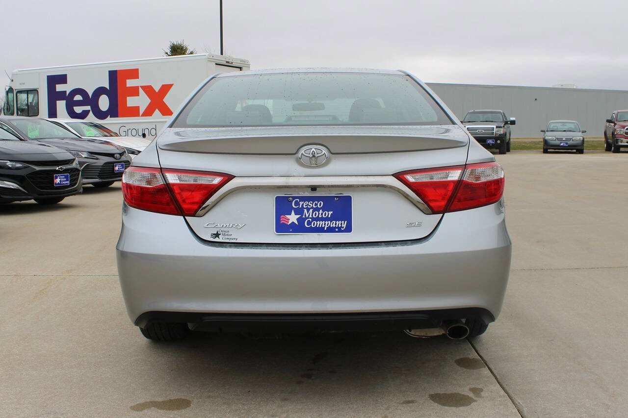 Used 2017 Toyota Camry SE w/ Moonroof Package FWD image 6