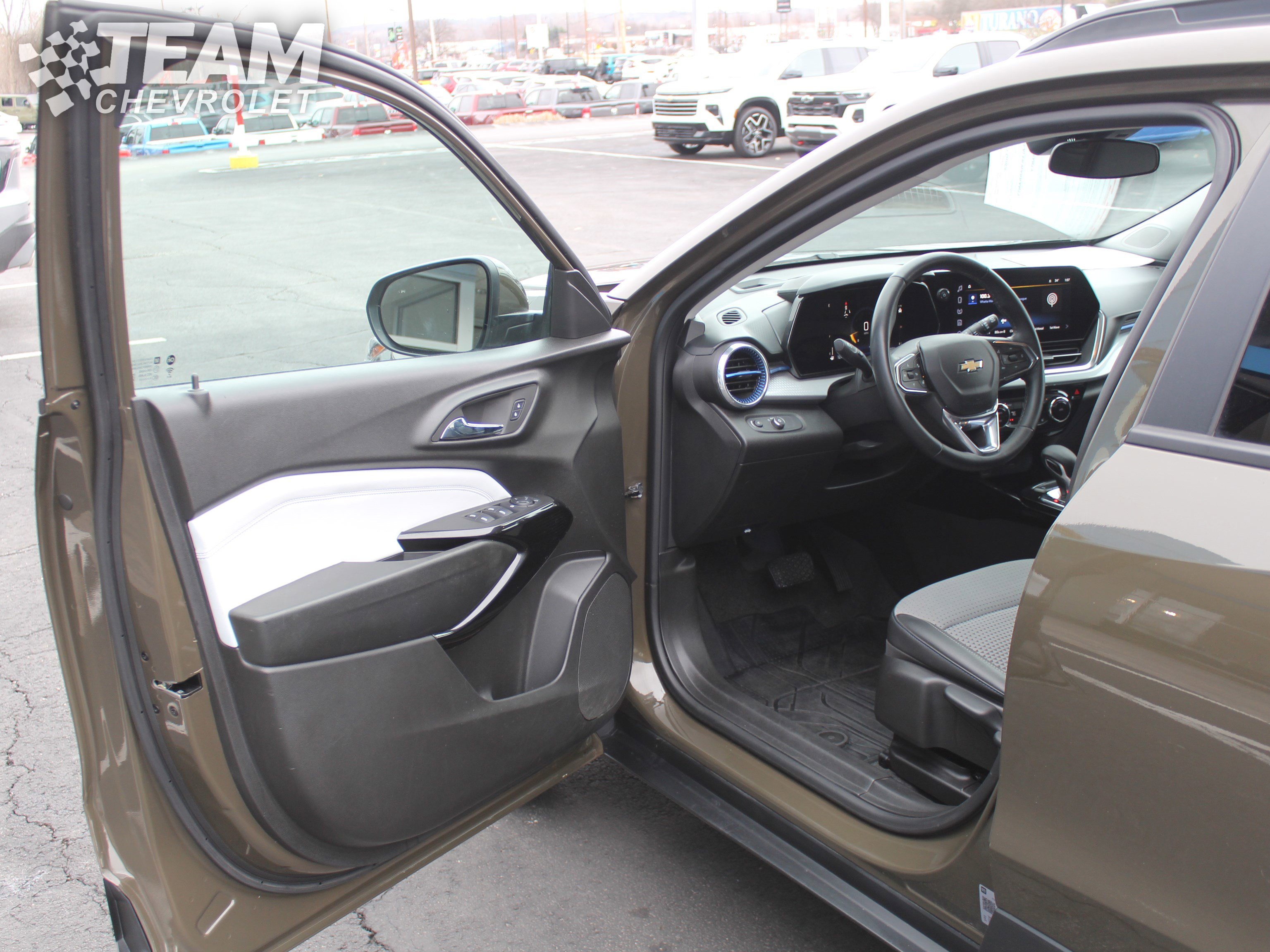 Certified 2024 Chevrolet Trax LT w/ Driver Confidence Package image 10