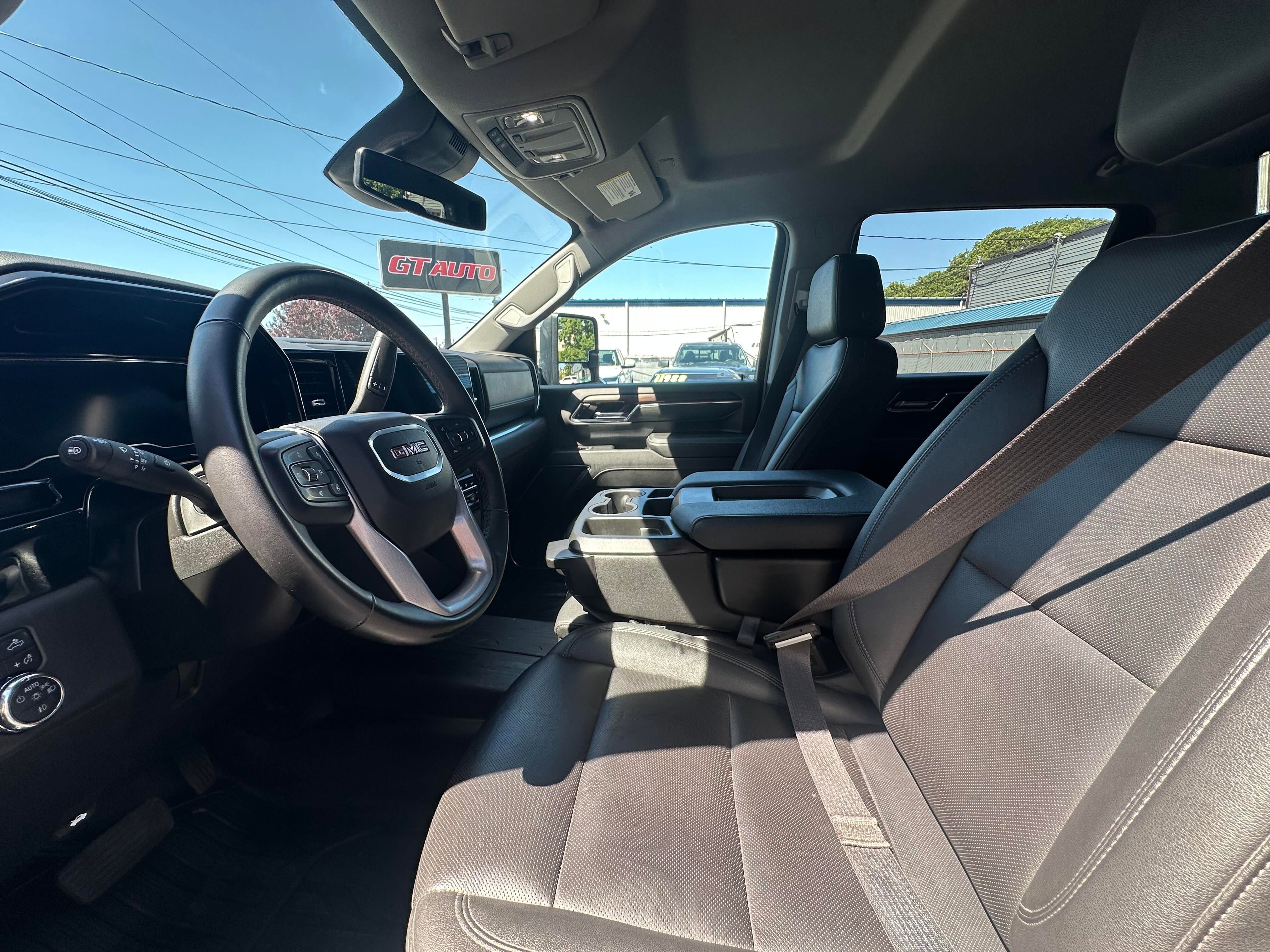 Used 2024 GMC Sierra 3500 SLT w/ X31 Off-Road Package image 8