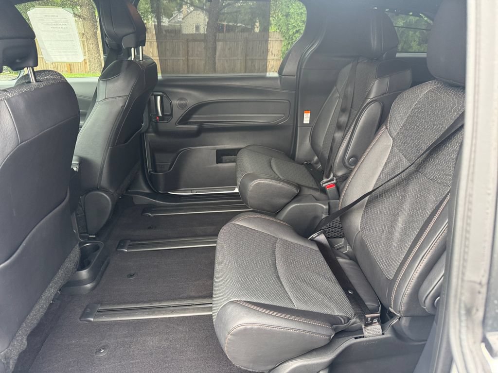 Used 2025 Toyota Sienna Limited AWD/4WD image 18