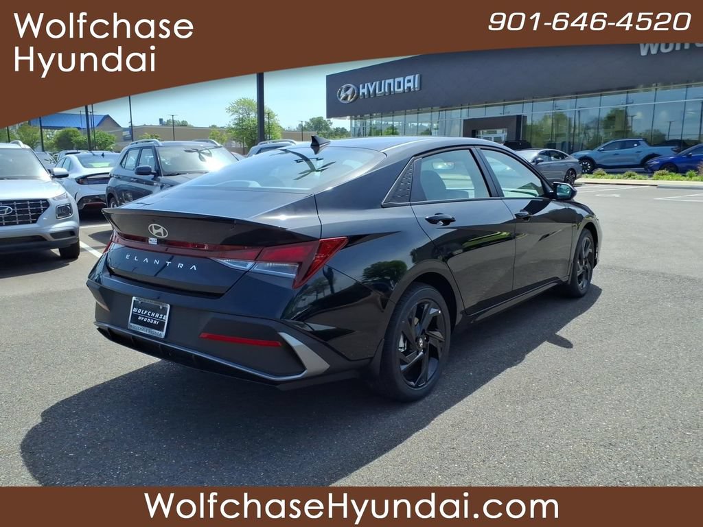 New 2026 Hyundai Elantra Sport FWD image 5