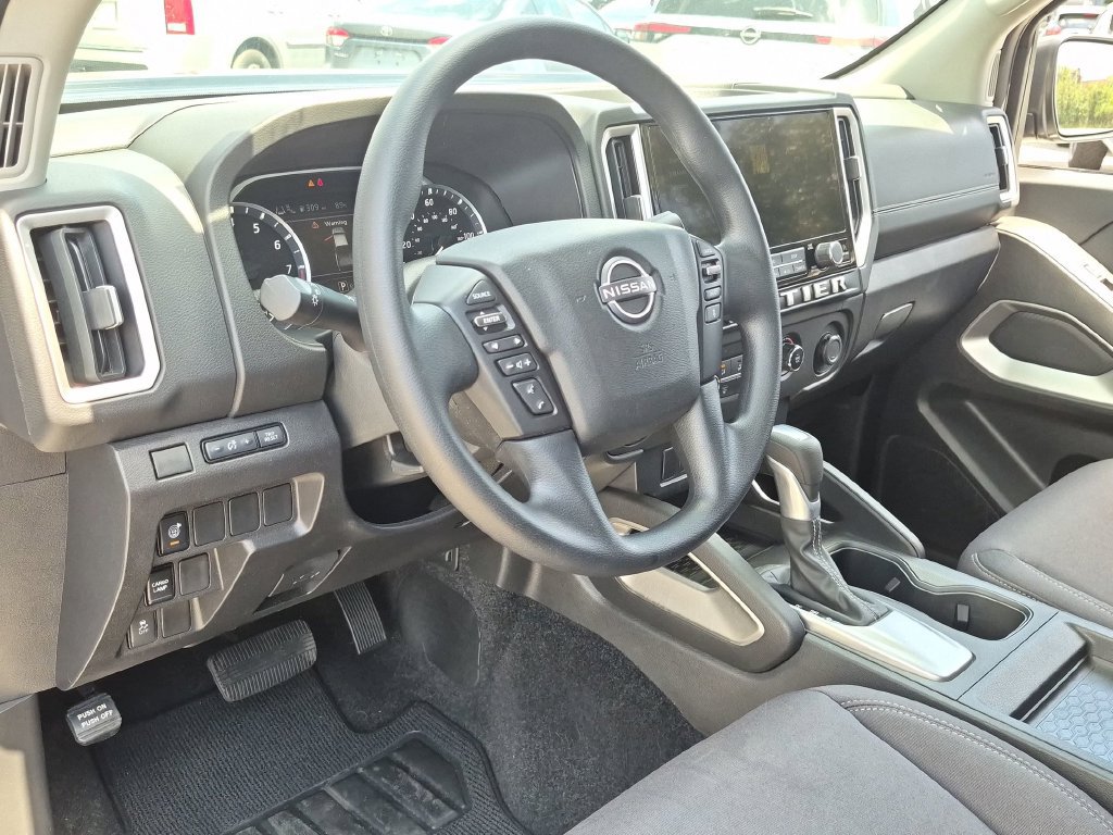 Used 2025 Nissan Frontier SV RWD image 35