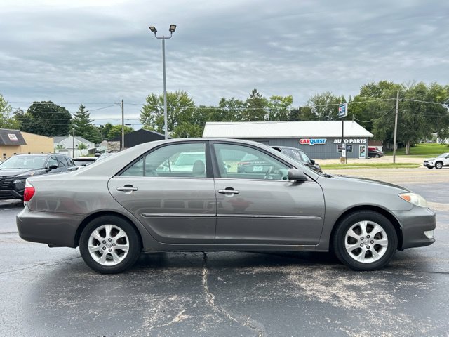 Used 2005 Toyota Camry XLE w/ VSC & Side Airbag Pkg FWD image 9