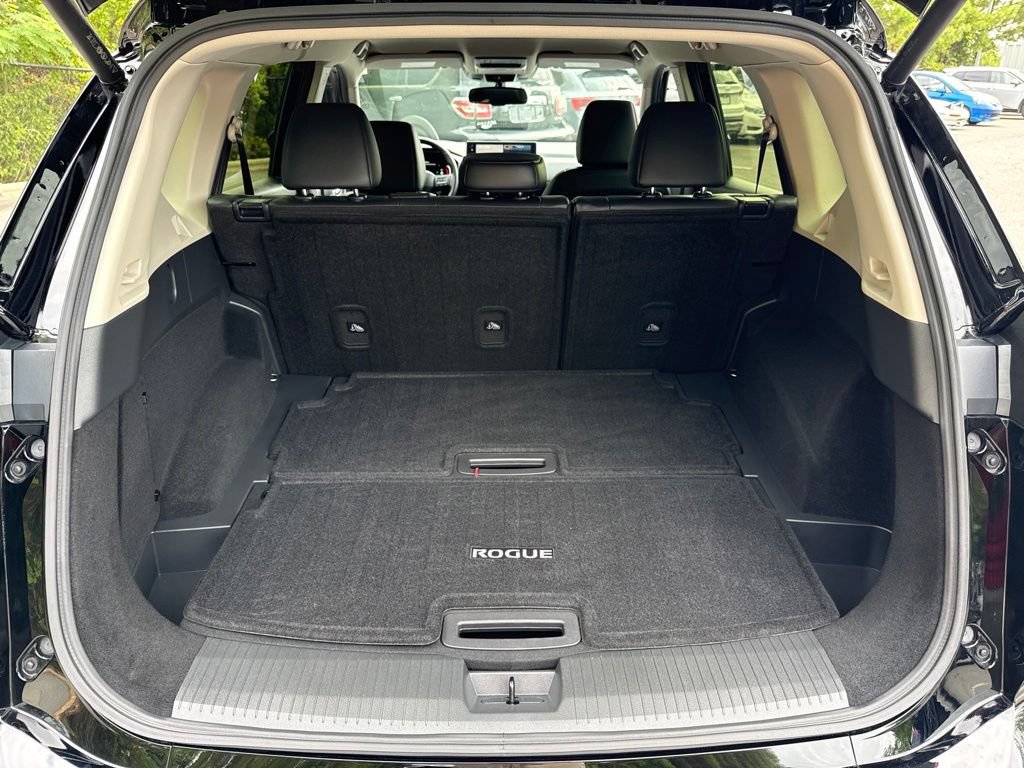 Certified 2025 Nissan Rogue SL FWD image 37