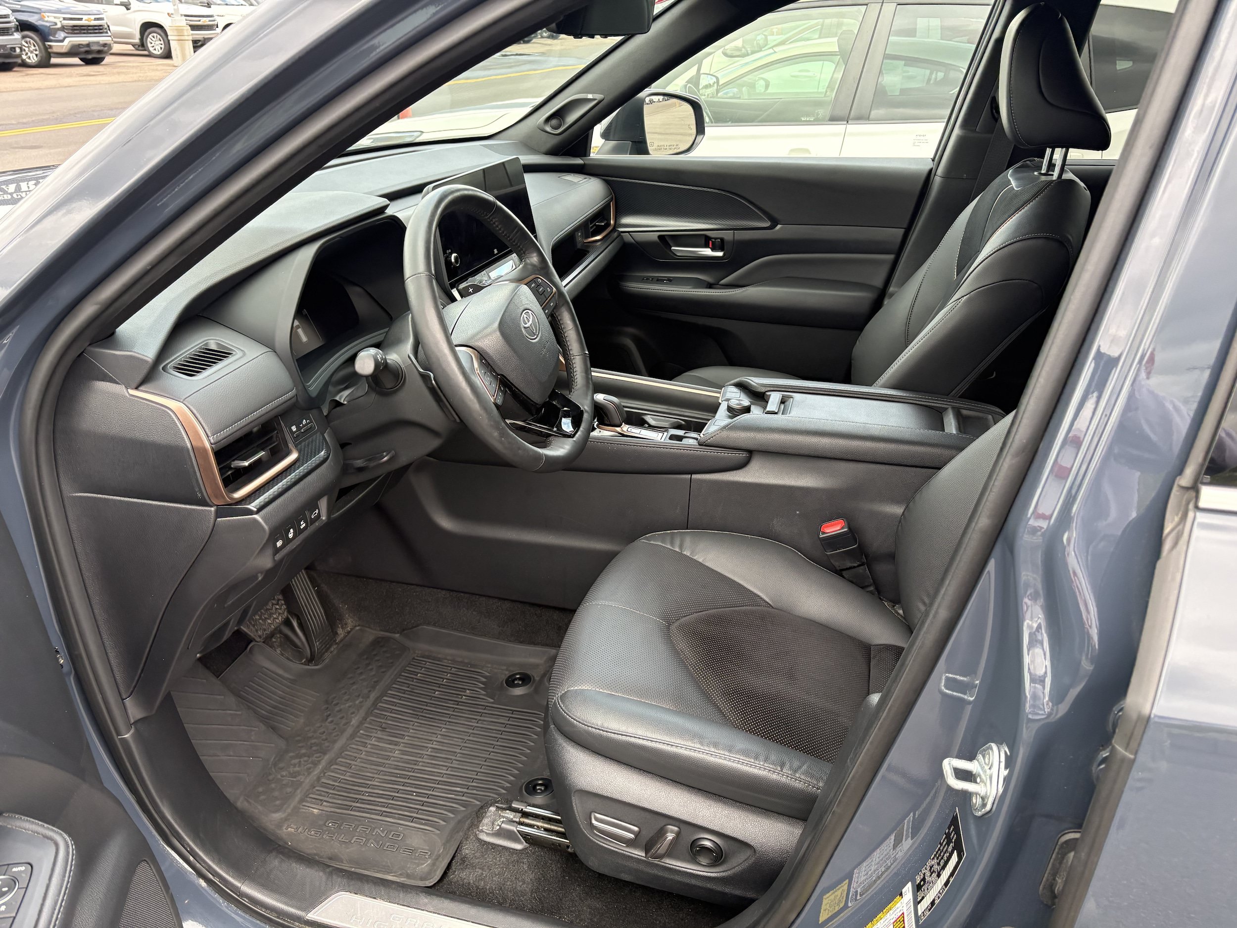 Used 2024 Toyota Grand Highlander AWD Hybrid image 3