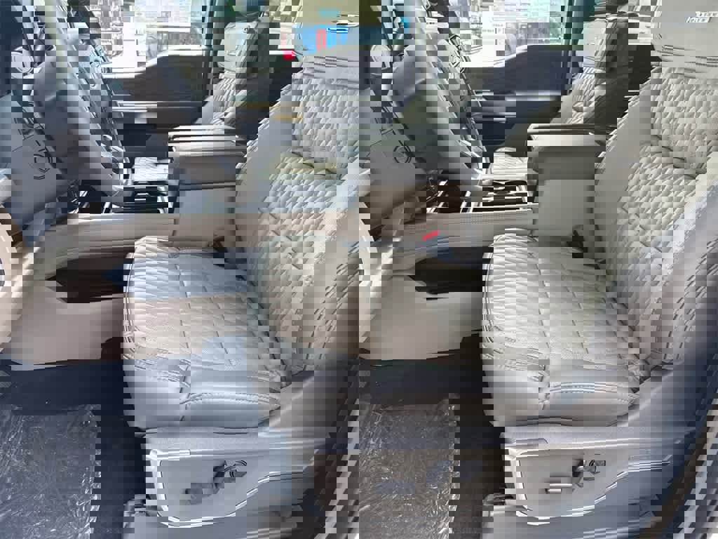New 2025 Ford F250 Platinum w/ Platinum Plus Package image 10