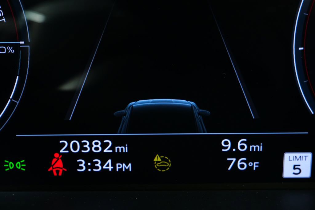 Certified 2022 Audi e-tron S Premium Plus w/ 21" Black Optic Package image 8