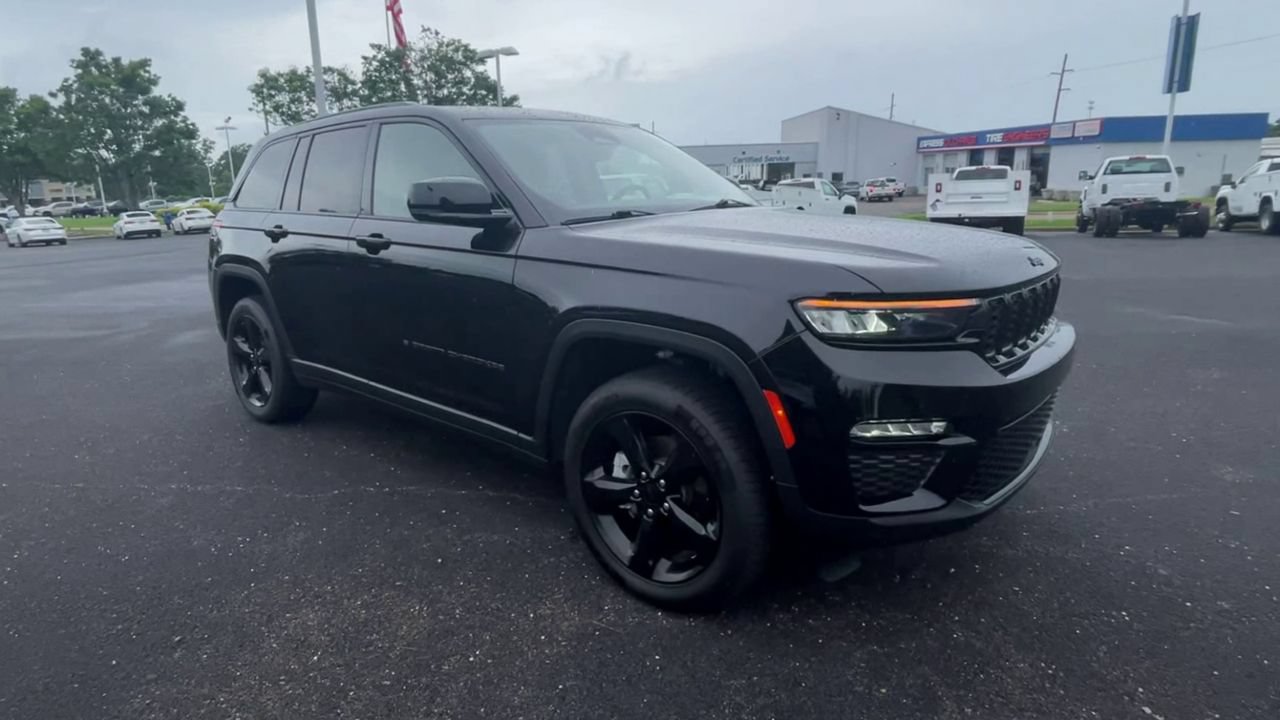 Used 2023 Jeep Grand Cherokee Limited w/ Black Appearance Package RWD image 2