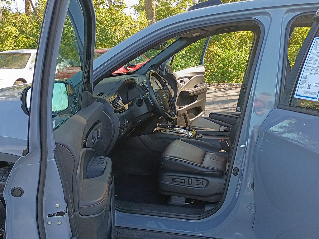 Used 2023 Honda Ridgeline Black Edition image 11
