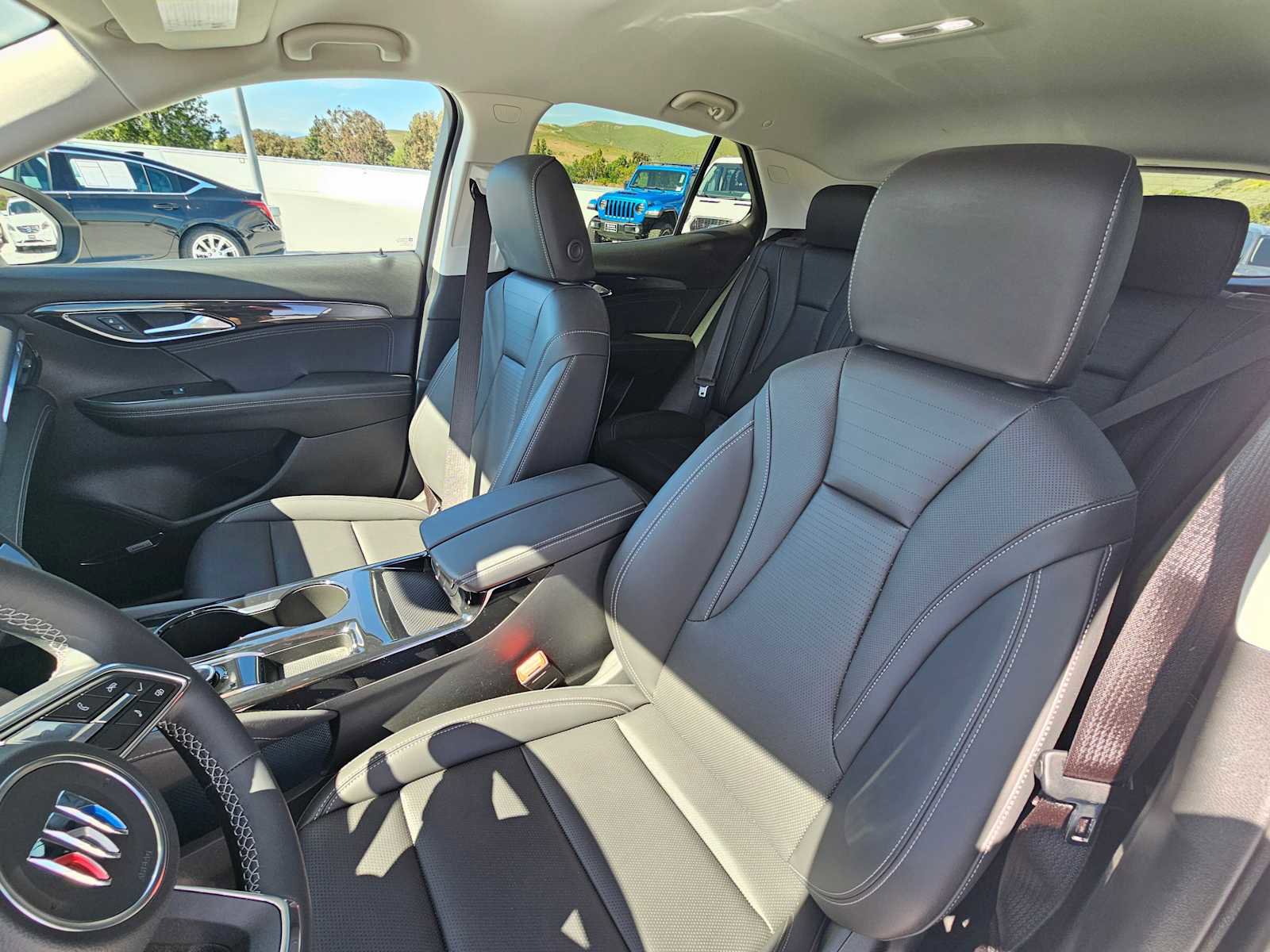 Used 2025 Buick Envision Preferred image 21