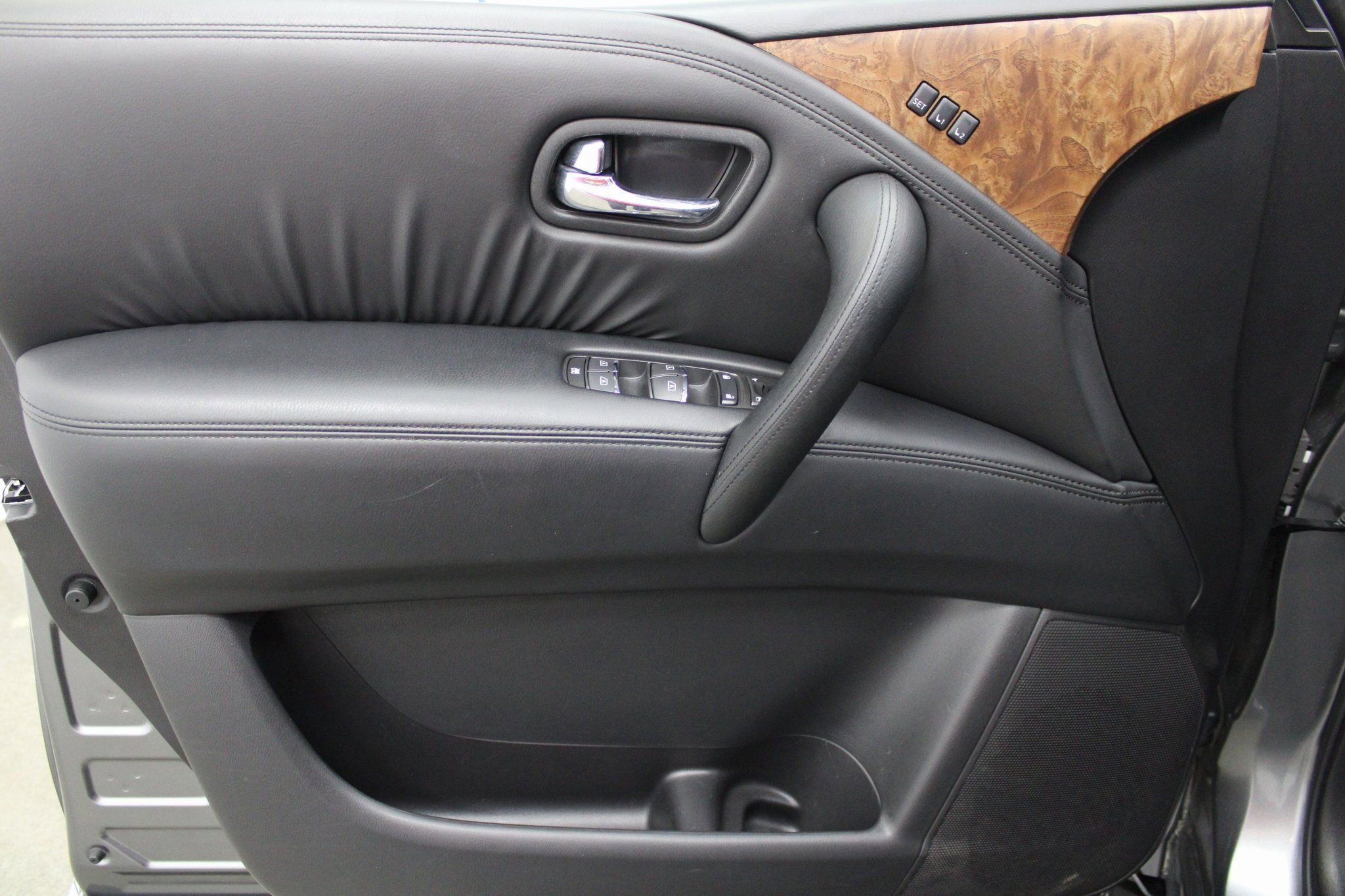 Used 2024 Nissan Armada SL image 12