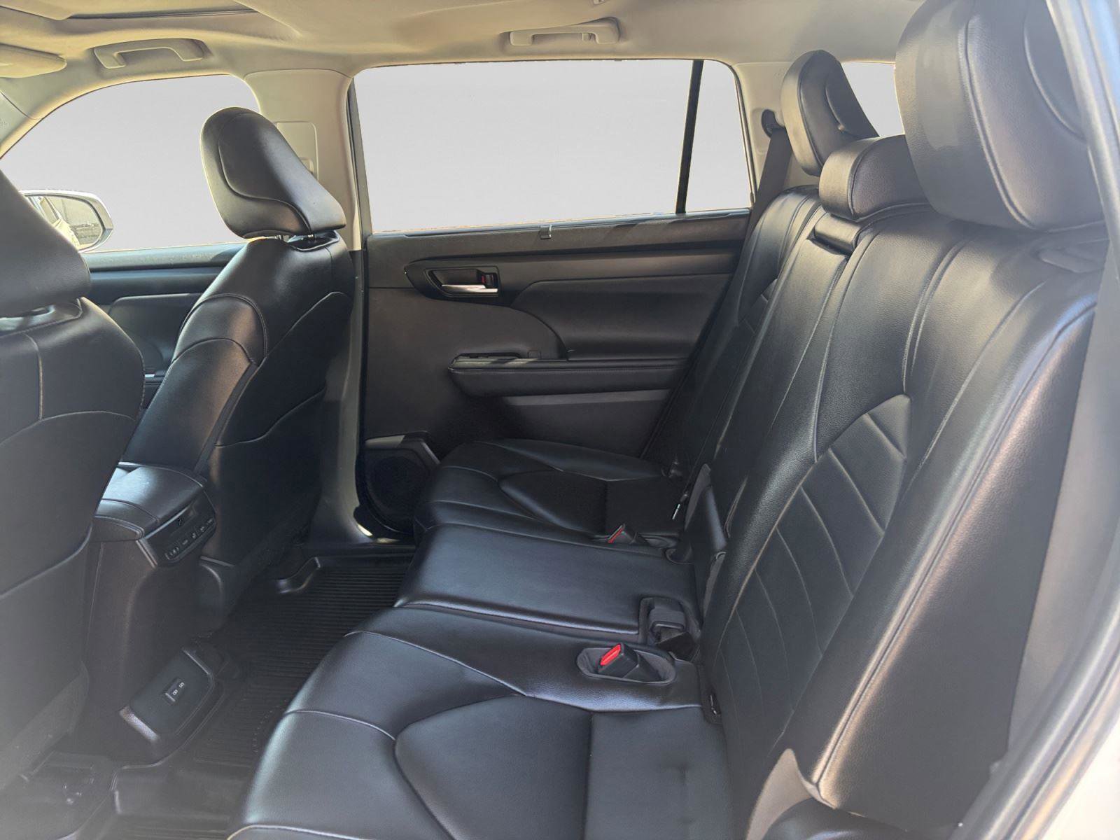Used 2023 Toyota Highlander XLE image 20