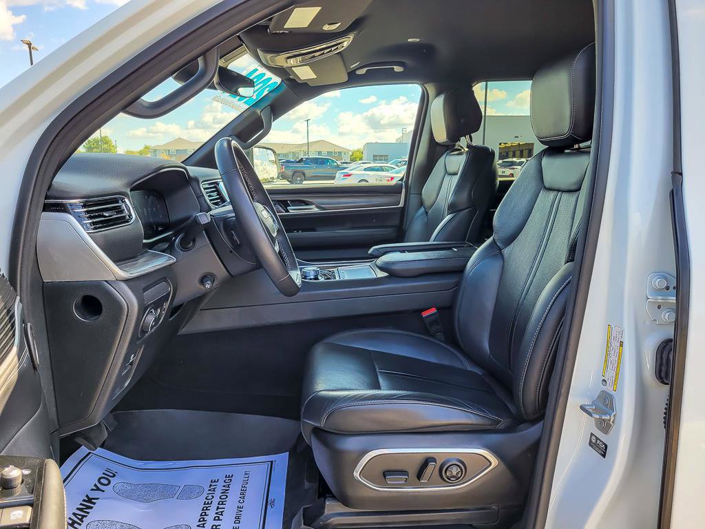 Used 2024 Jeep Wagoneer L Series II w/ Flexible Seating Group RWD image 8