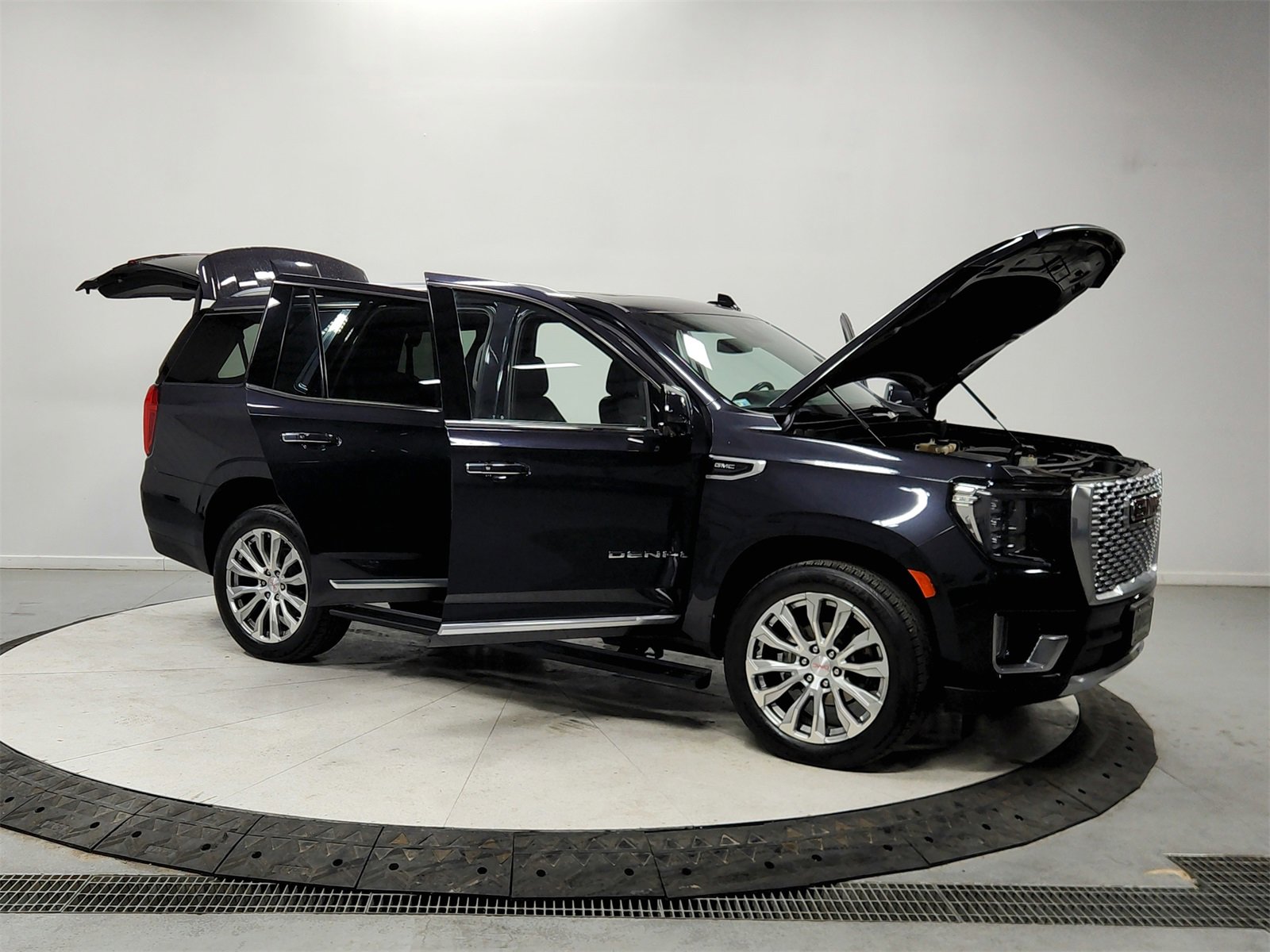 Used 2023 GMC Yukon Denali image 9