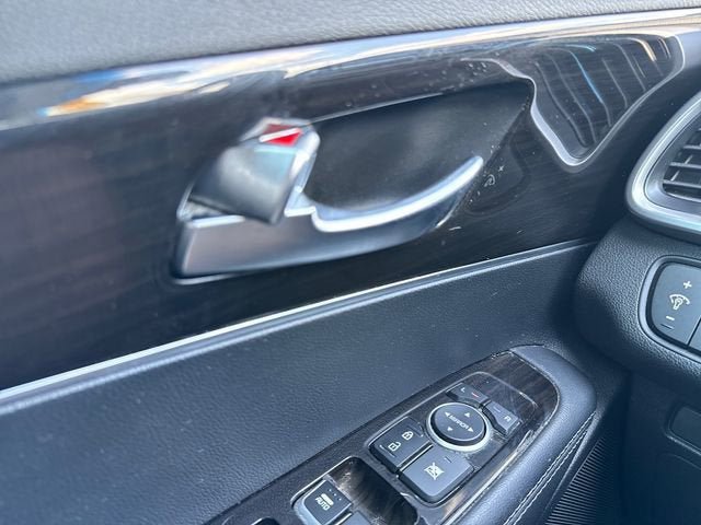 Used 2020 Kia Sorento LX FWD image 26
