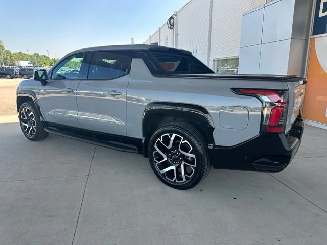 Used 2025 Chevrolet Silverado EV RST AWD/4WD image 14