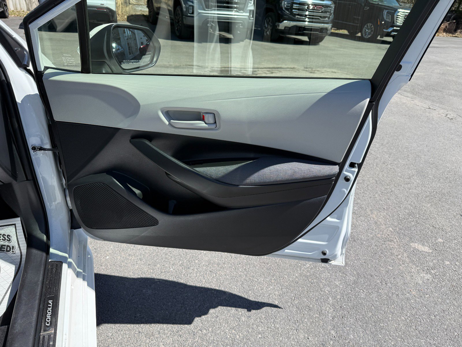 Used 2023 Toyota Corolla LE w/ Carpet Mat Package (TMS) image 22