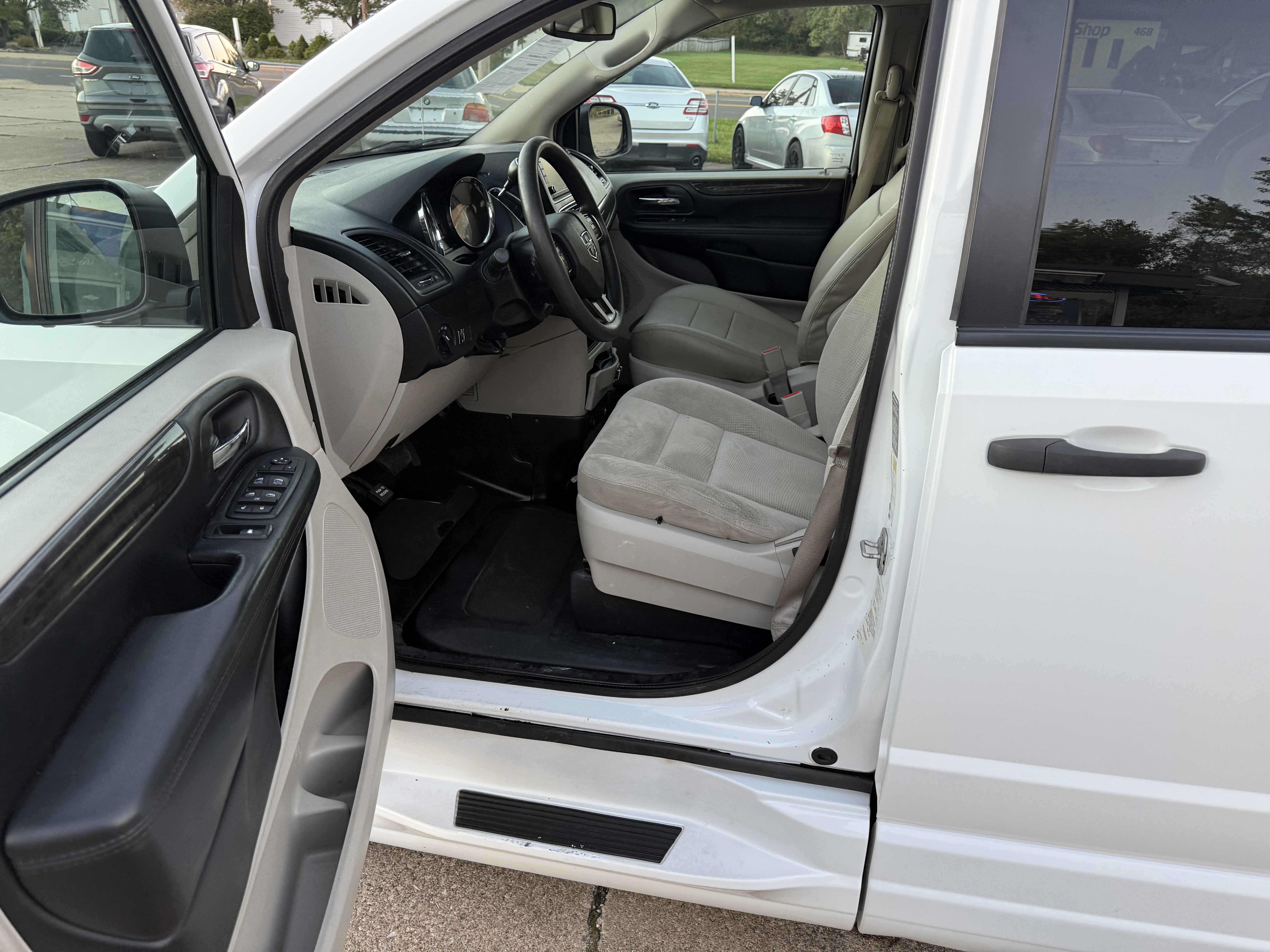 Used 2019 Dodge Grand Caravan SE image 12