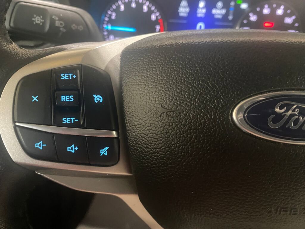 Used 2023 Ford Explorer XLT image 9