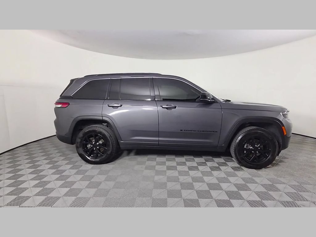 Used 2026 Jeep Grand Cherokee Altitude RWD image 36