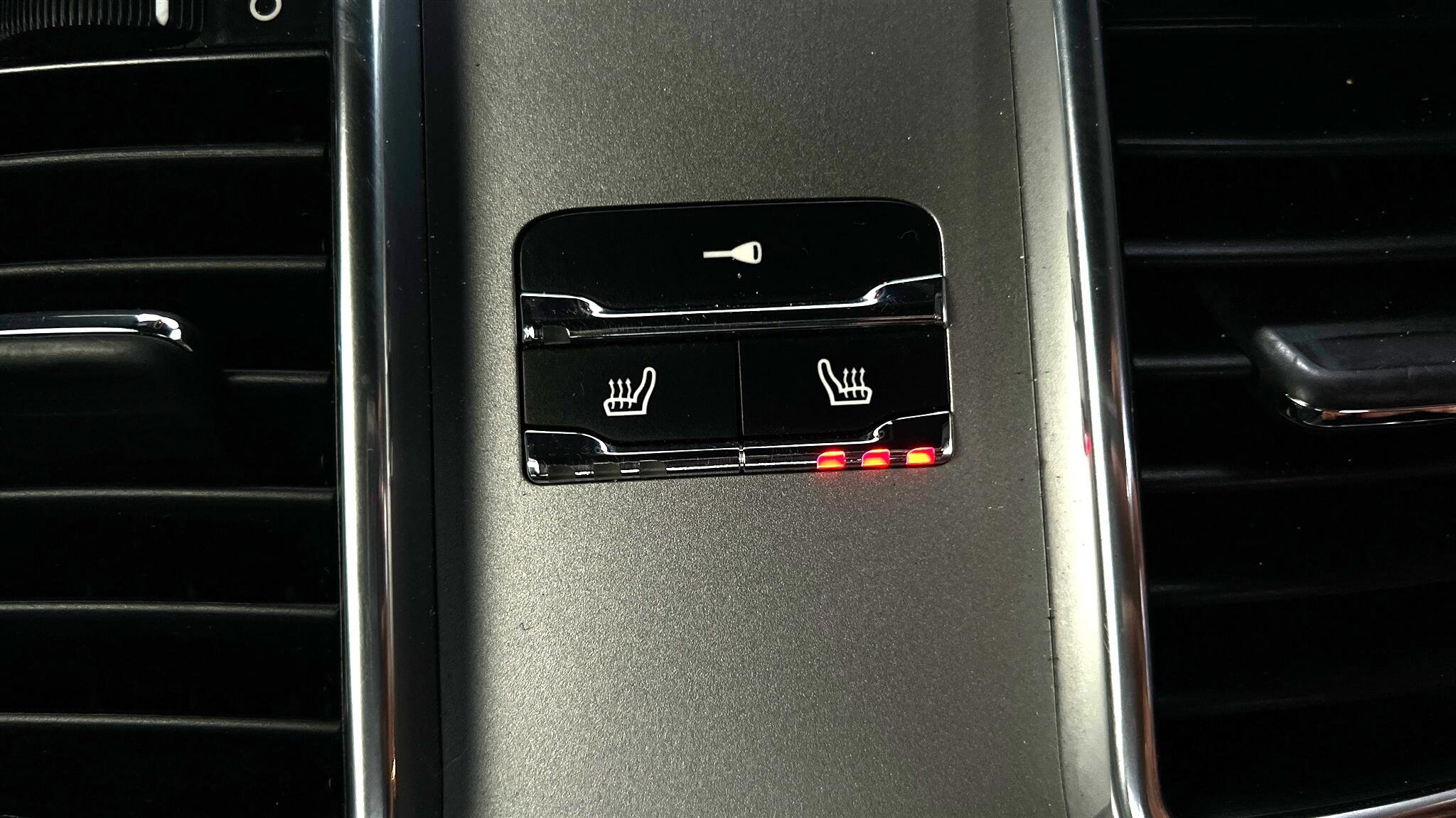 Used 2010 Porsche Panamera 4S image 37