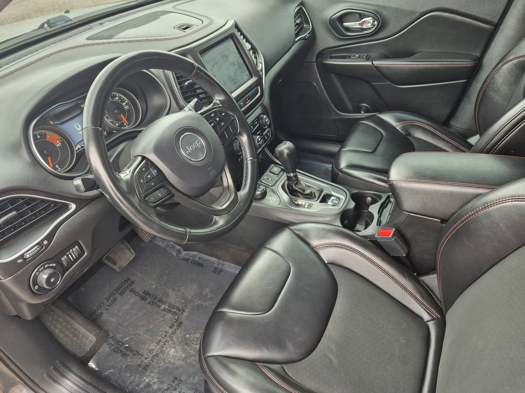 Used 2019 Jeep Cherokee Trailhawk w/ Cold Weather Group image 11
