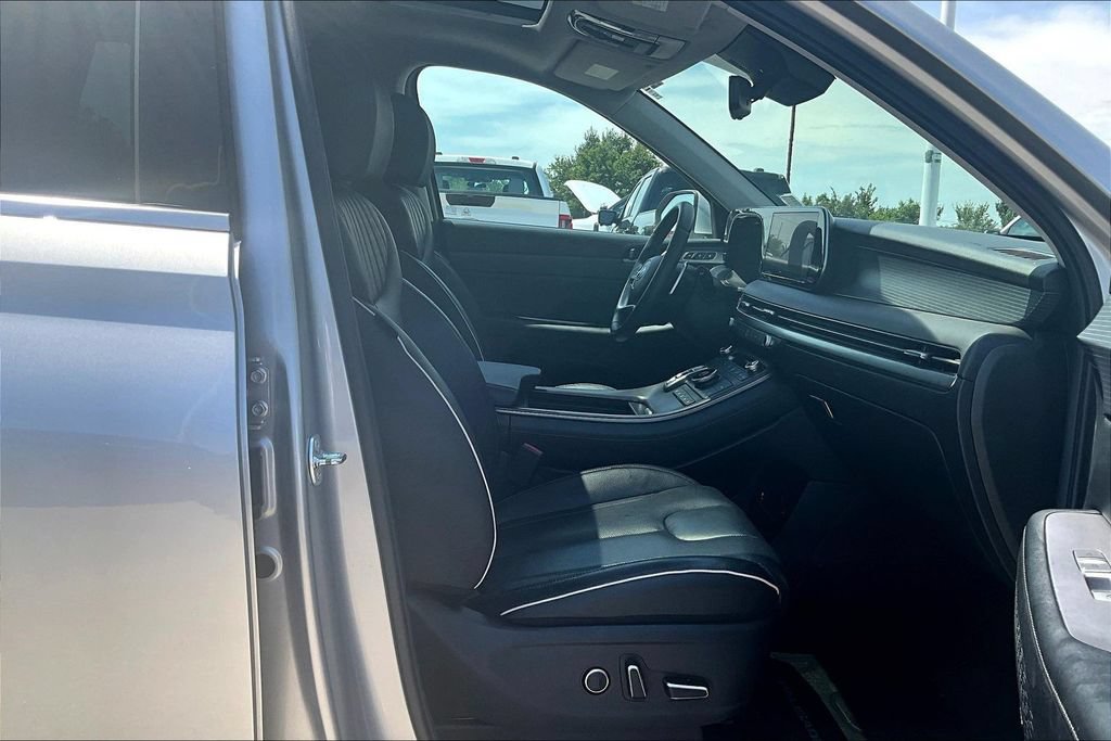 Used 2024 Hyundai Palisade Limited FWD image 7