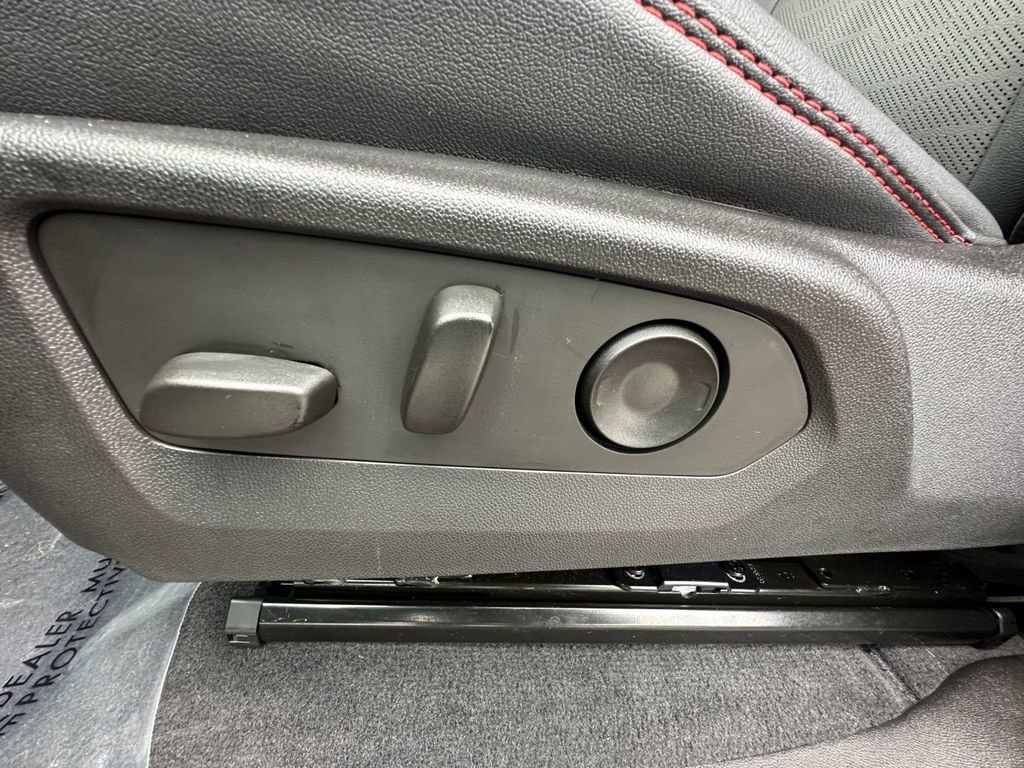 Used 2024 Chevrolet Colorado Z71 w/ Z71 Convenience Package 2 image 10