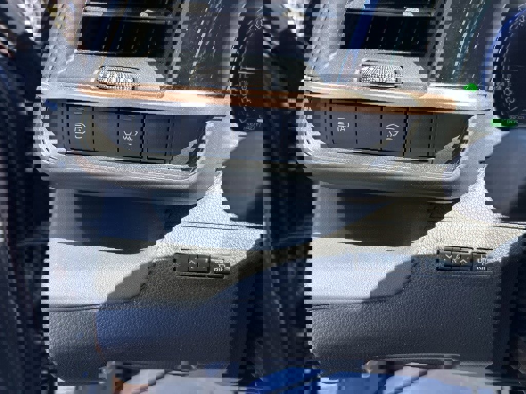 Used 2023 Toyota Crown XLE image 22