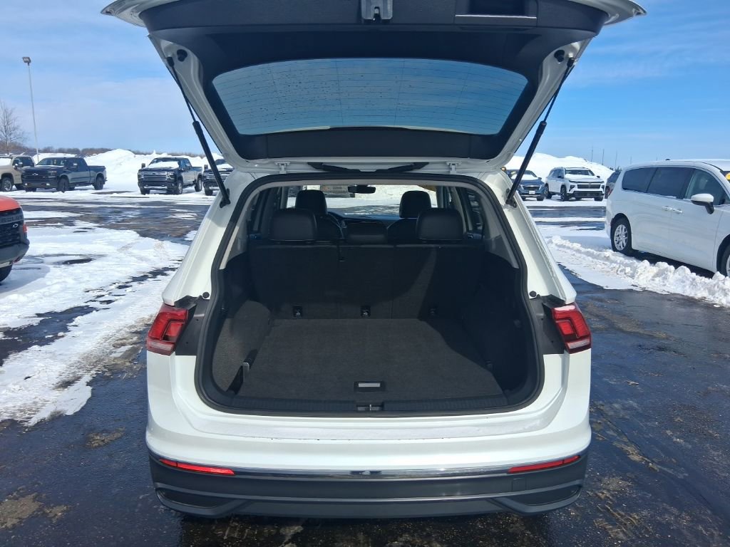 Used 2023 Volkswagen Tiguan SE image 11