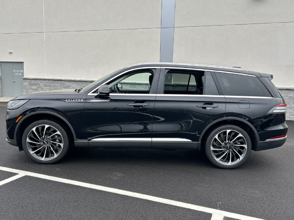 Used 2025 Lincoln Aviator Reserve w/ Illumination Package AWD/4WD image 4
