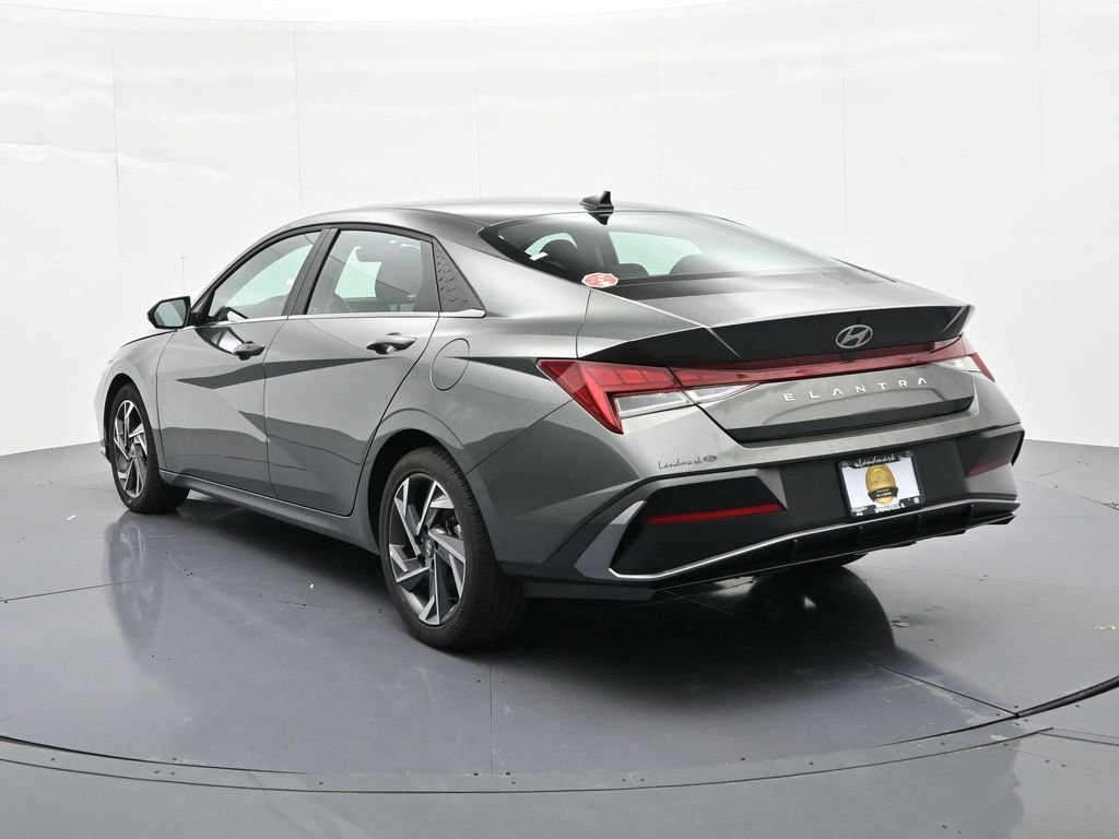 Used 2025 Hyundai Elantra SEL image 8