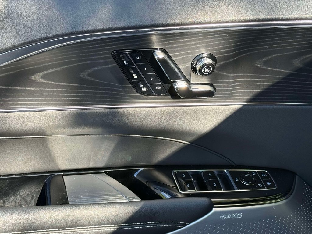Used 2025 Cadillac Lyriq Luxury w/ LPO, Floor Liner Package AWD/4WD image 21