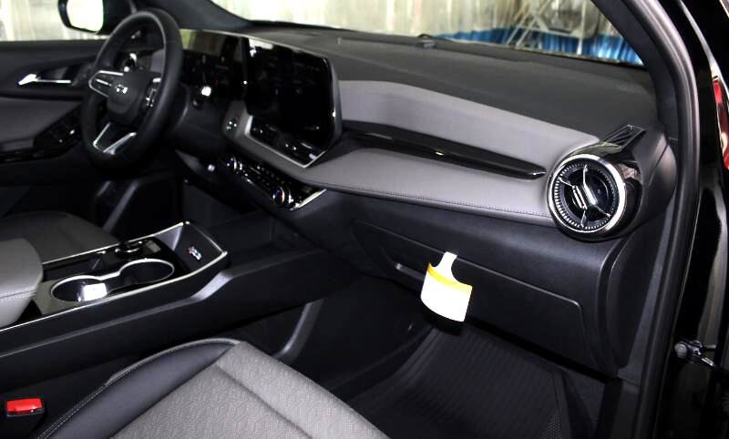 New 2026 Chevrolet Equinox LT w/ Convenience Package II image 10