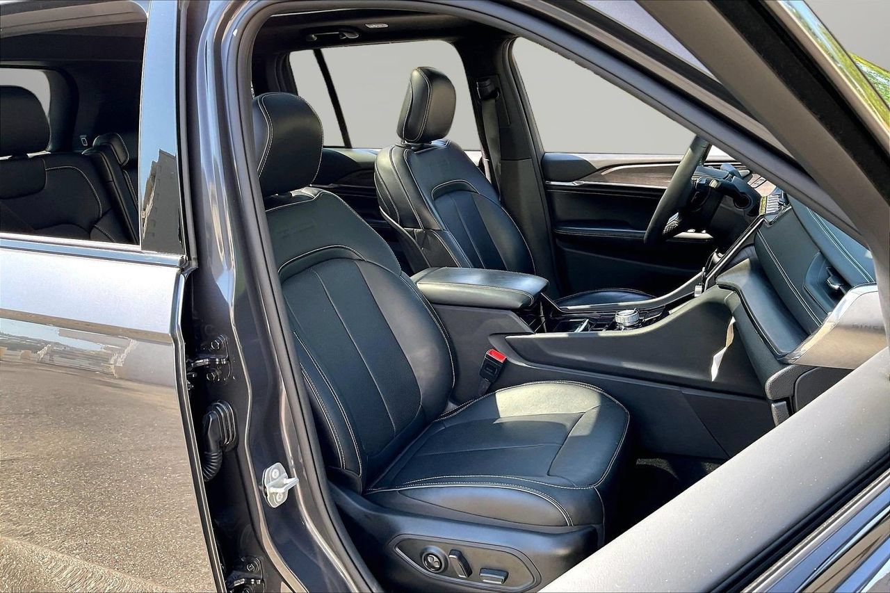 Certified 2023 Jeep Grand Cherokee Overland AWD/4WD image 24