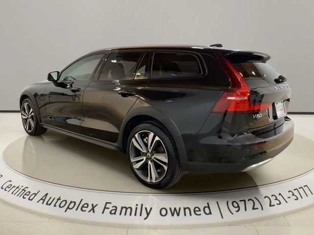 Used 2025 Volvo V60 B5 Cross Country Plus AWD/4WD image 3