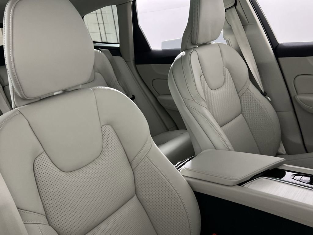 New 2026 Volvo XC60 B5 Ultra w/ Climate Package image 23