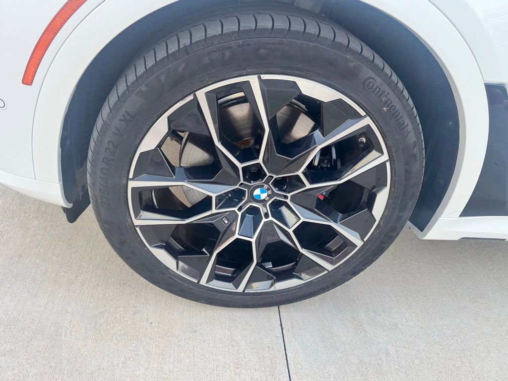 Used 2023 BMW X7 M60i w/ Executive Package image 9