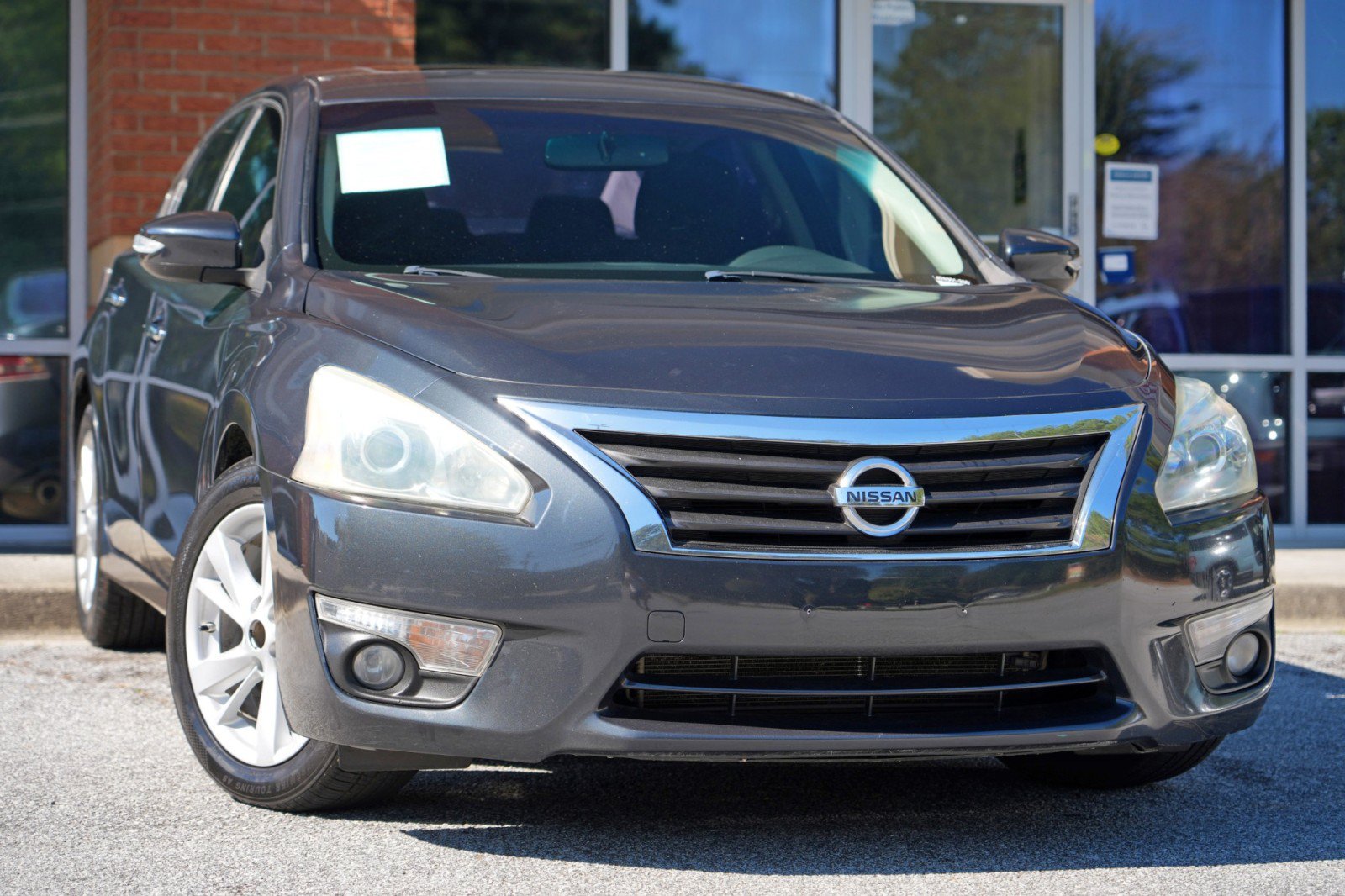 Used 2015 Nissan Altima 2.5 SV w/ Convenience Package FWD image 2