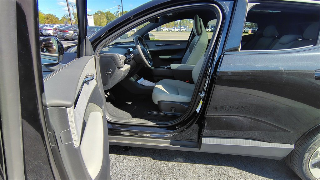 New 2025 Volvo EX30 Plus w/ Climate Package image 7