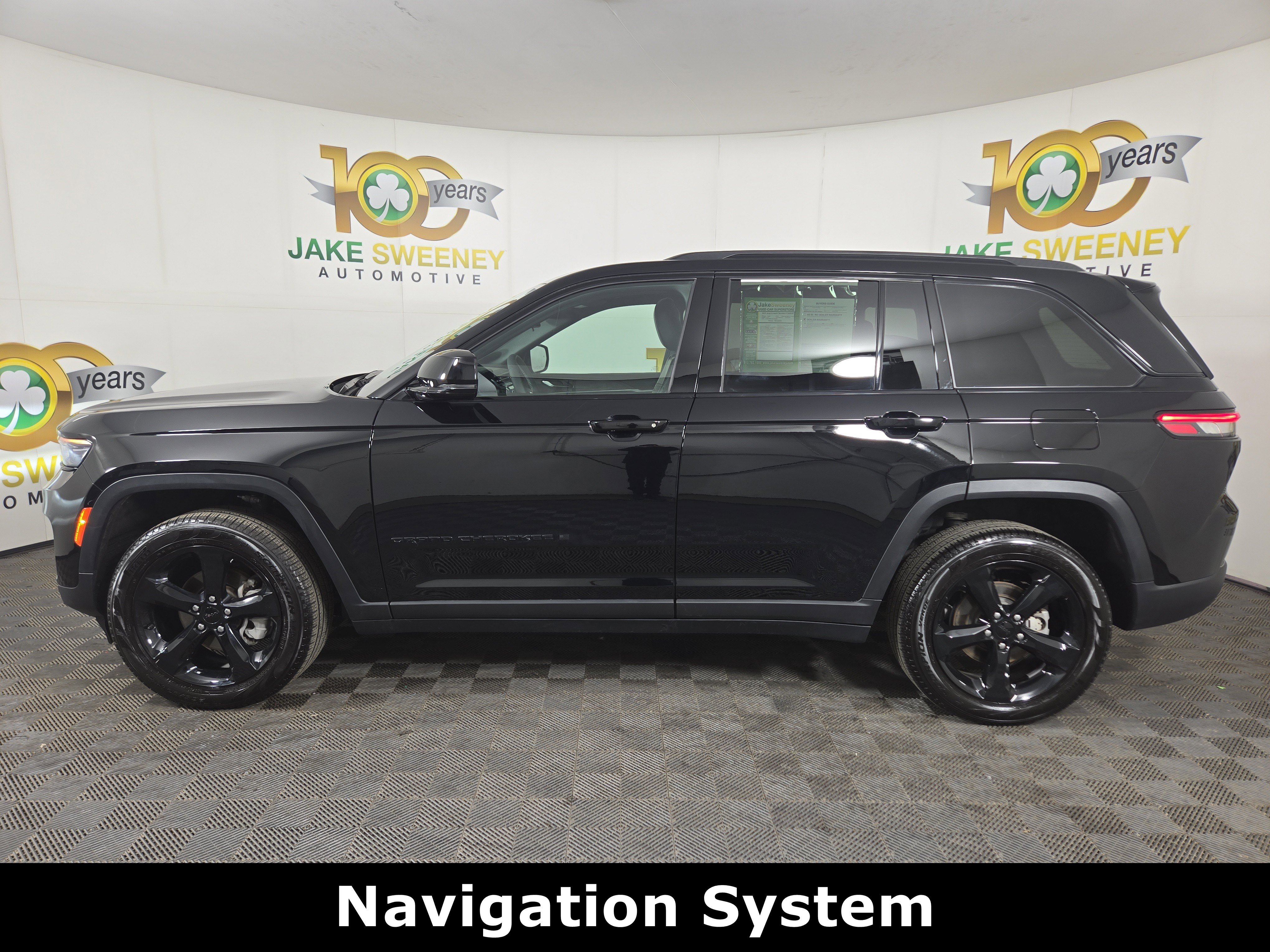 Used 2025 Jeep Grand Cherokee Limited w/ Black Appearance Package image 6