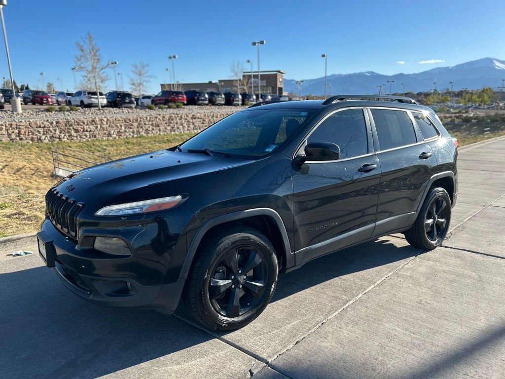 Used 2016 Jeep Cherokee Latitude w/ Cold Weather Group AWD/4WD image 3